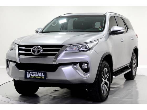 TOYOTA HILUX SW4 2.8 SRX 4X4 7 LUGARES 16V TURBO INTERCOOLER DIESEL 4P AUTOMÁTICO TOYOTA HILUX SW4 2.8 SRX 4X4 7 LUGARES 16V TURBO INTERCOOLER DIESEL 4P AUTOMÁTICO